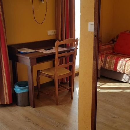 Logis Hotel Du Terreau Маноск Экстерьер фото