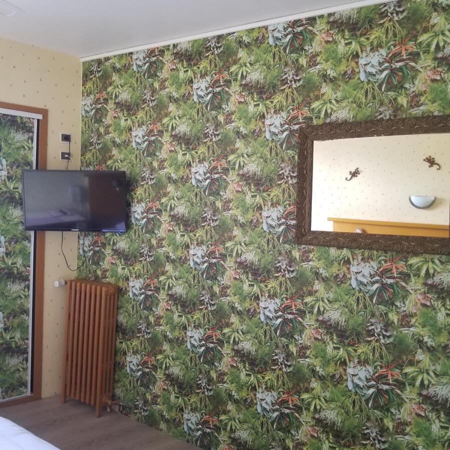 Logis Hotel Du Terreau Маноск Экстерьер фото