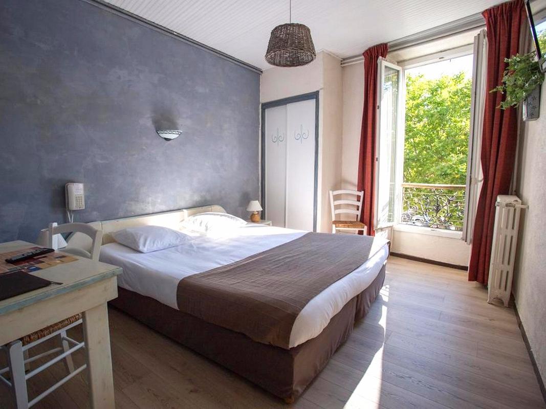 Logis Hotel Du Terreau Маноск Экстерьер фото