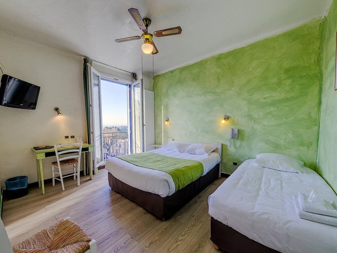 Logis Hotel Du Terreau Маноск Экстерьер фото