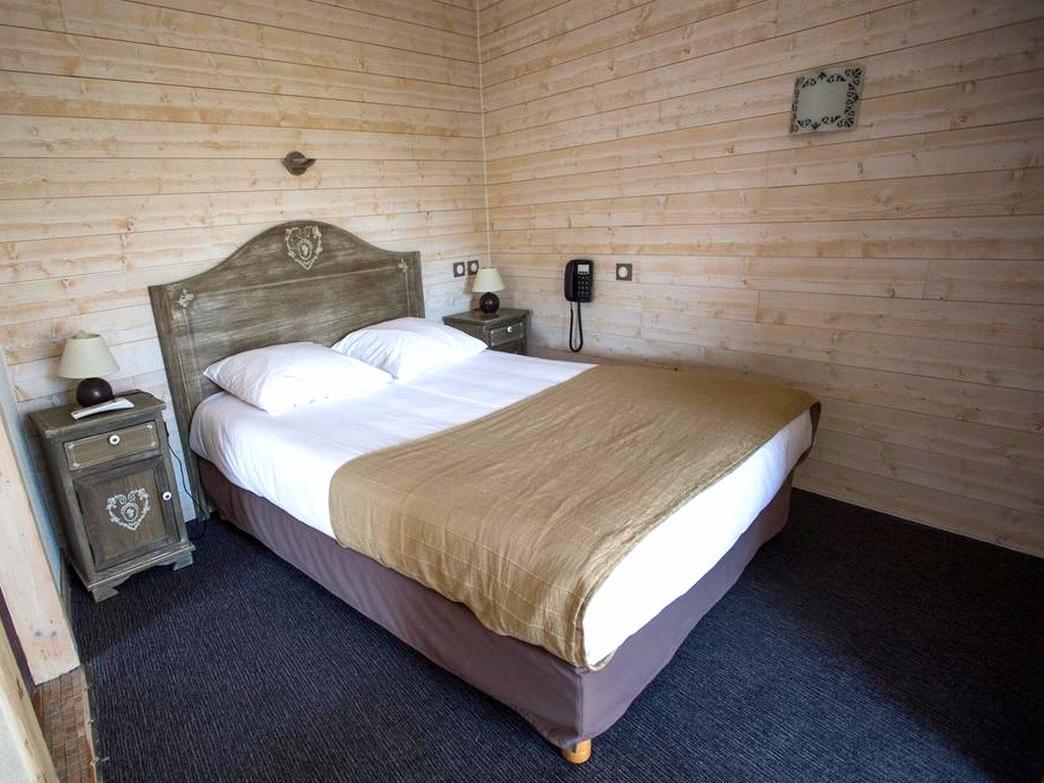 Logis Hotel Du Terreau Маноск Экстерьер фото