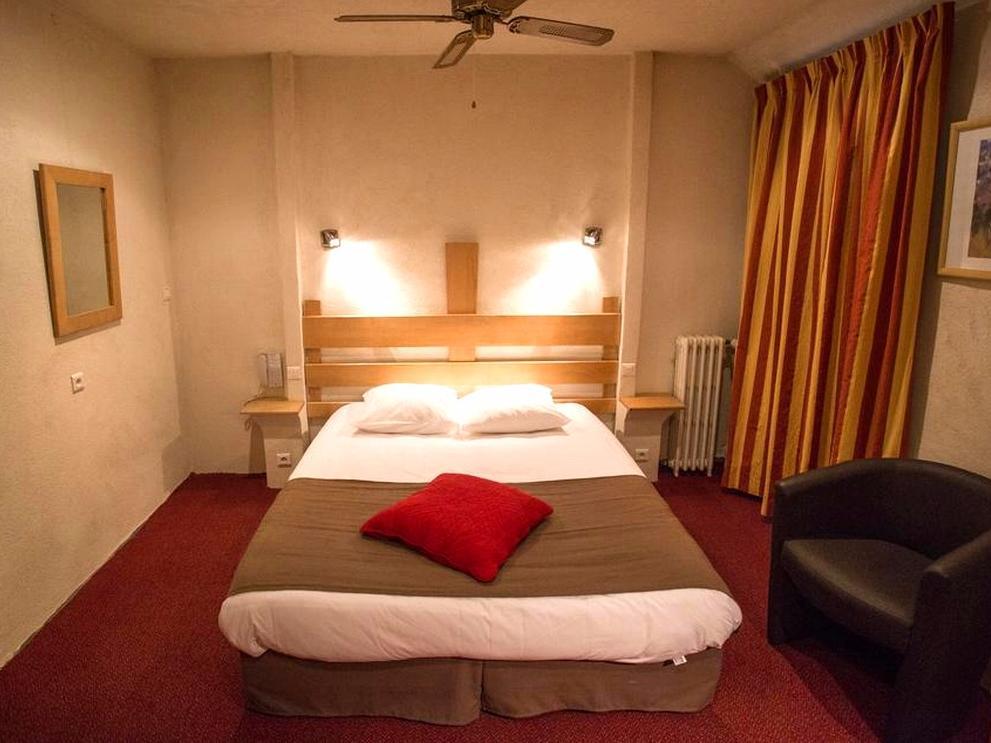 Logis Hotel Du Terreau Маноск Экстерьер фото