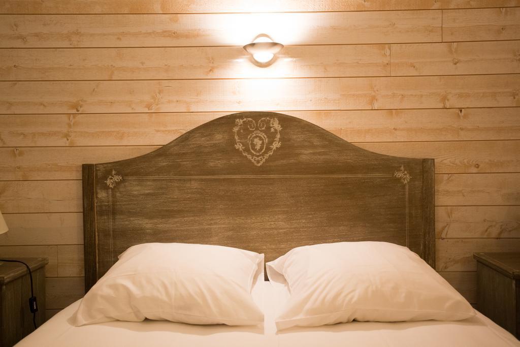 Logis Hotel Du Terreau Маноск Экстерьер фото