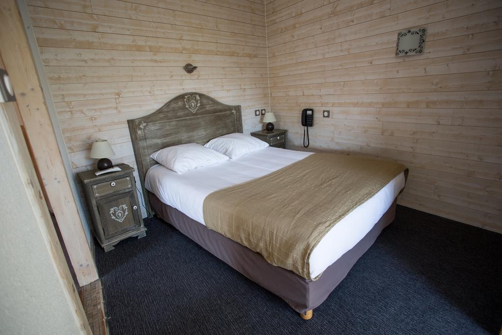 Logis Hotel Du Terreau Маноск Экстерьер фото