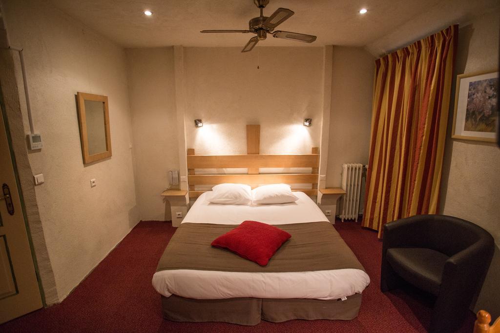 Logis Hotel Du Terreau Маноск Экстерьер фото