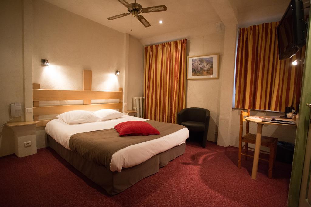 Logis Hotel Du Terreau Маноск Экстерьер фото